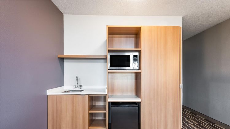 Microtel Inn & Suites Beaver Falls Suite