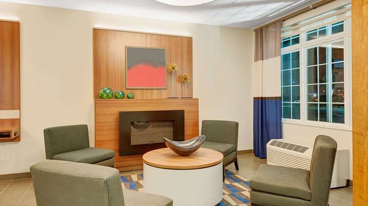 Microtel Inn & Suites Philadelphia Arpt Lobby