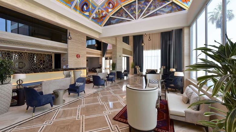 <b>Ramada Resort Manama Seef Lobby</b>. Images powered by <a href="https://iceportal.shijigroup.com/" title="IcePortal" target="_blank">IcePortal</a>.
