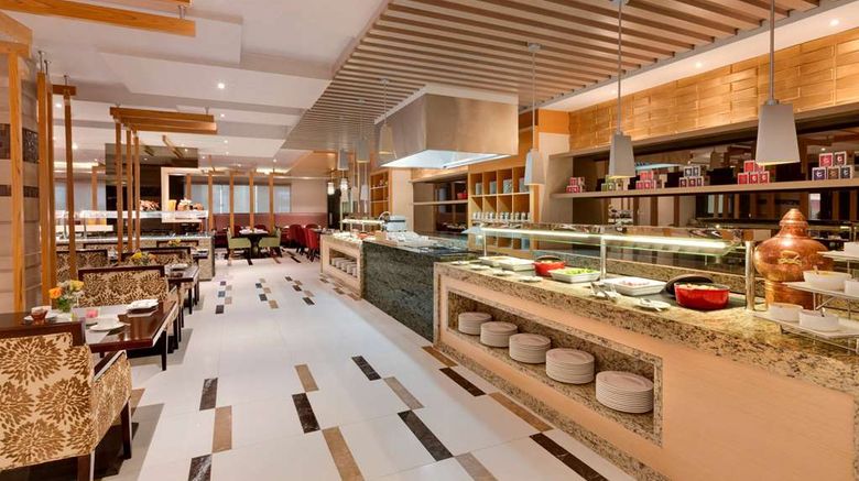 <b>Ramada Hotel & Suites Amwaj Islands Restaurant</b>. Images powered by <a href="https://iceportal.shijigroup.com/" title="IcePortal" target="_blank">IcePortal</a>.