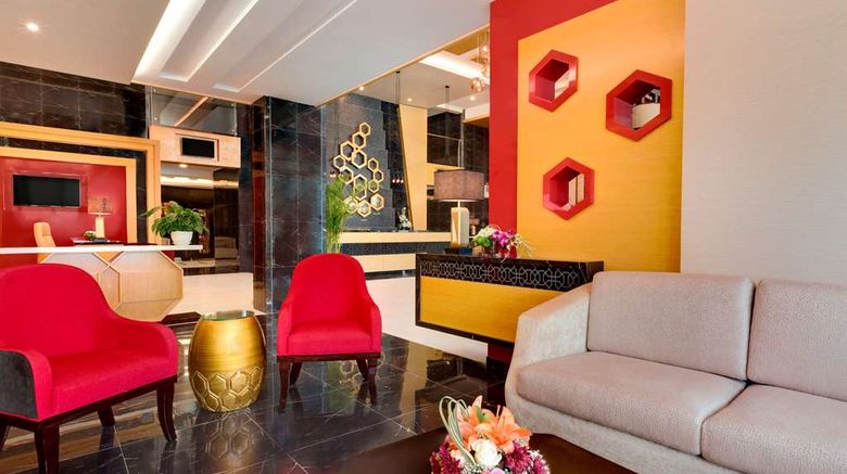 <b>Ramada Hotel & Suites Amwaj Islands Lobby</b>. Images powered by <a href="https://iceportal.shijigroup.com/" title="IcePortal" target="_blank">IcePortal</a>.