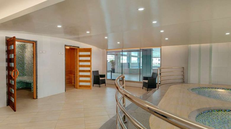 <b>Ramada Hotel & Suites Amwaj Islands Pool</b>. Images powered by <a href="https://iceportal.shijigroup.com/" title="IcePortal" target="_blank">IcePortal</a>.