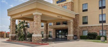 Best Western Bastrop Pines Inn Exterior