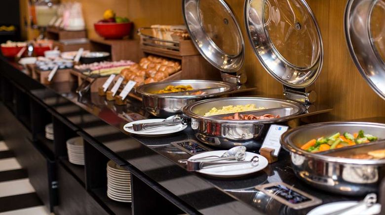 <b>Wyndham Costa del Sol Tumbes Restaurant</b>. Images powered by <a href="https://iceportal.shijigroup.com/" title="IcePortal" target="_blank">IcePortal</a>.