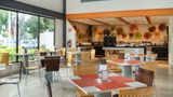 <b>Wyndham Garden Guadalajara Expo Restaurant</b>. Images powered by <a href="https://iceportal.shijigroup.com/" title="IcePortal" target="_blank">IcePortal</a>.