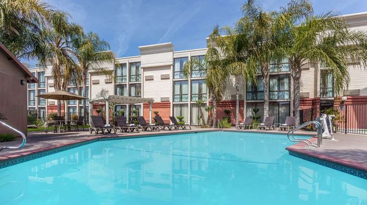 Wyndham Visalia Pool