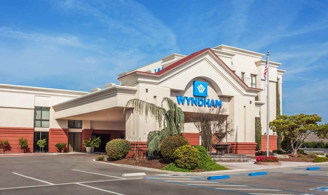 Wyndham Visalia Exterior