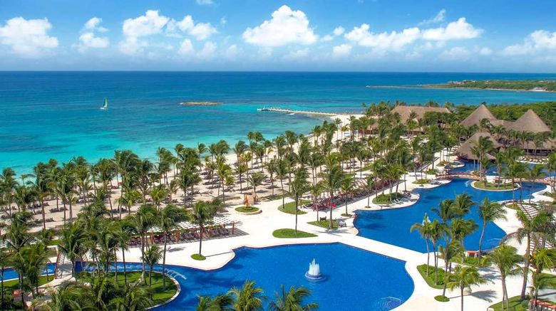 <b>Barcelo Maya Colonial-Maya Grand Resort Pool</b>. Images powered by <a href="https://iceportal.shijigroup.com/" title="IcePortal" target="_blank">IcePortal</a>.
