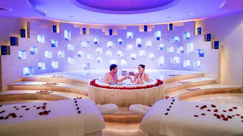 <b>Barcelo Maya Colonial-Maya Grand Resort Spa</b>. Images powered by <a href="https://iceportal.shijigroup.com/" title="IcePortal" target="_blank">IcePortal</a>.