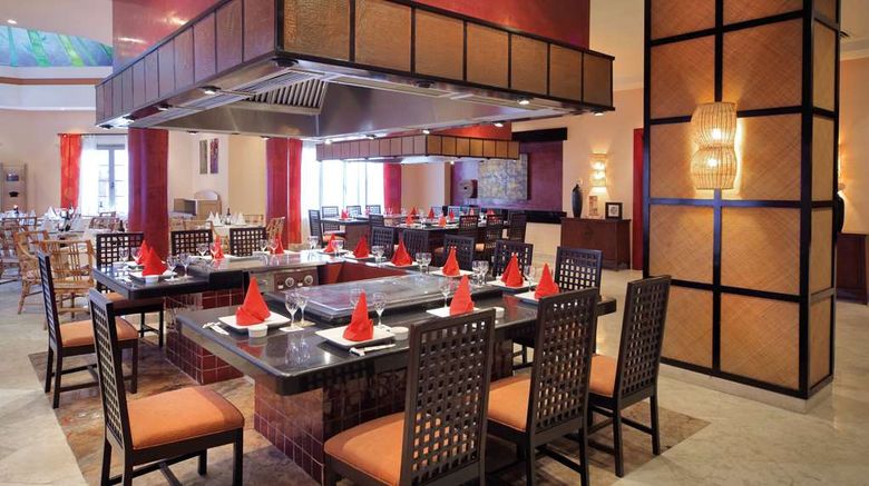 <b>Barcelo Maya Colonial-Maya Grand Resort Restaurant</b>. Images powered by <a href="https://iceportal.shijigroup.com/" title="IcePortal" target="_blank">IcePortal</a>.