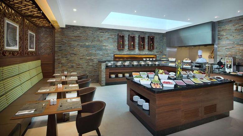 <b>Hilton Garden Inn Dubai Deira Restaurant</b>. Images powered by <a href="https://iceportal.shijigroup.com/" title="IcePortal" target="_blank">IcePortal</a>.