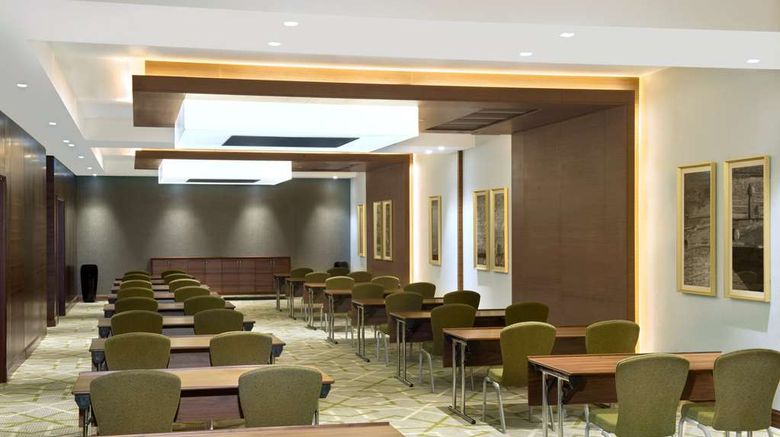 <b>Hilton Garden Inn Dubai Deira Meeting</b>. Images powered by <a href="https://iceportal.shijigroup.com/" title="IcePortal" target="_blank">IcePortal</a>.