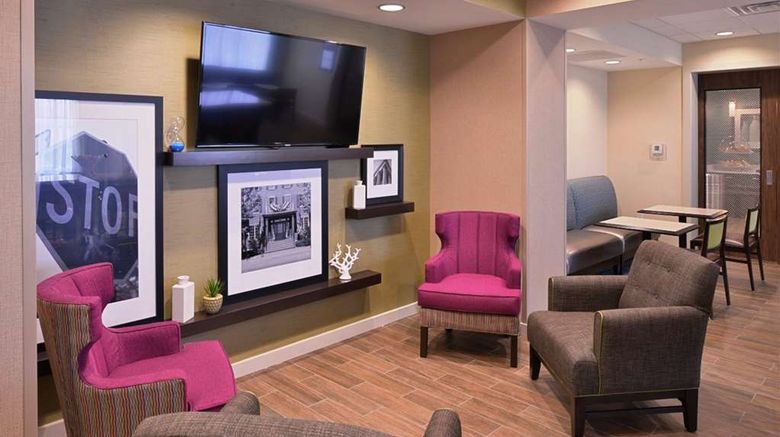 <b>Hampton Inn By Hilton Leavenworth Lobby</b>. Images powered by <a href="https://iceportal.shijigroup.com/" title="IcePortal" target="_blank">IcePortal</a>.