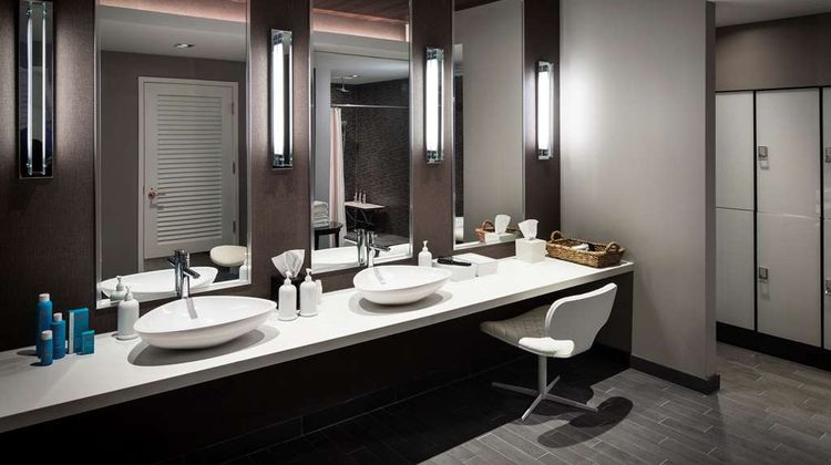 The Logan Philadelphia, Curio Collection Spa