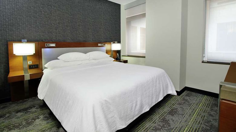 <b>Embassy Suites Pittsburgh Downtown Room</b>. Images powered by <a href="https://iceportal.shijigroup.com/" title="IcePortal" target="_blank">IcePortal</a>.
