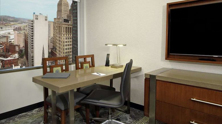 <b>Embassy Suites Pittsburgh Downtown Room</b>. Images powered by <a href="https://iceportal.shijigroup.com/" title="IcePortal" target="_blank">IcePortal</a>.