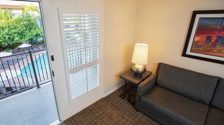 <b>Embassy Suites Scottsdale Resort Room</b>. Images powered by <a href="https://iceportal.shijigroup.com/" title="IcePortal" target="_blank">IcePortal</a>.