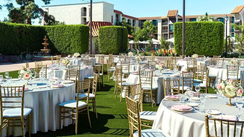<b>Embassy Suites Scottsdale Resort Exterior</b>. Images powered by <a href="https://iceportal.shijigroup.com/" title="IcePortal" target="_blank">IcePortal</a>.