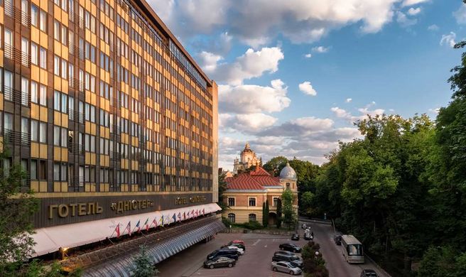 Dnister Premier Hotel Exterior