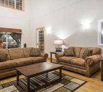 Baymont Inn & Suites Albany Lobby