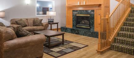 Baymont Inn & Suites Albany Lobby