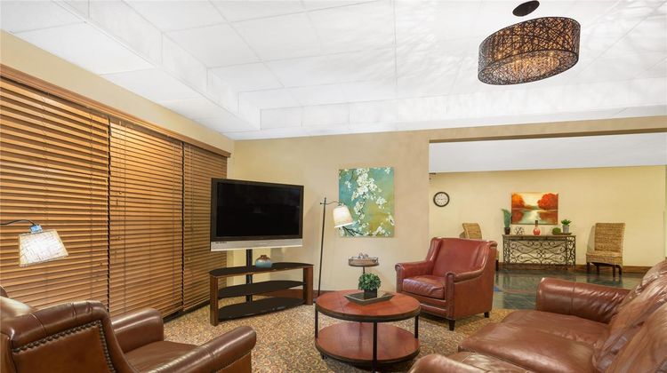 Baymont Inn & Suites, Fayetteville Lobby
