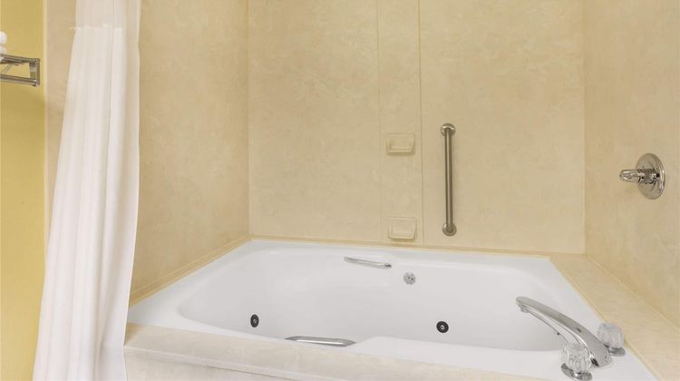 Baymont Inn & Suites, Fayetteville Room