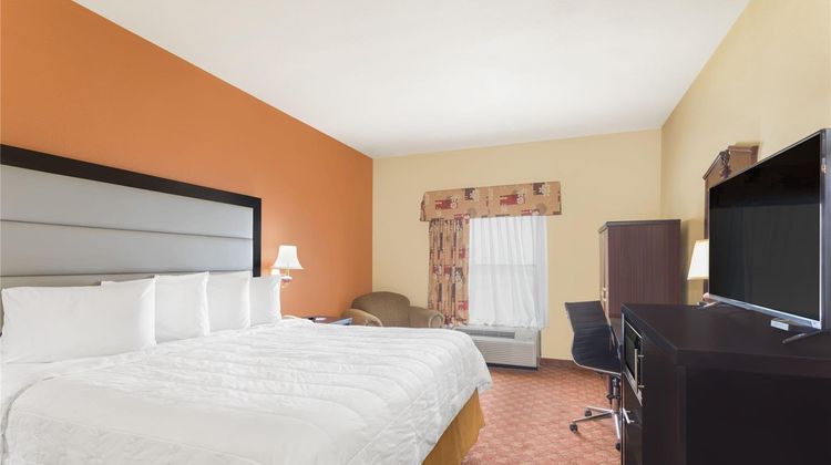 Baymont Inn & Suites, Fayetteville Suite