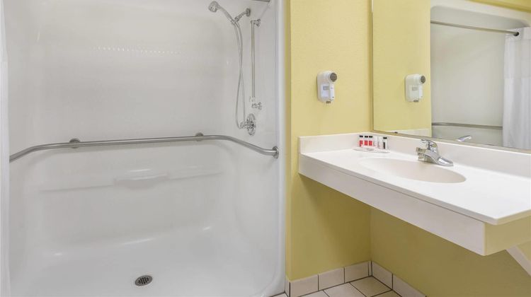 Baymont Inn & Suites, Fayetteville Room