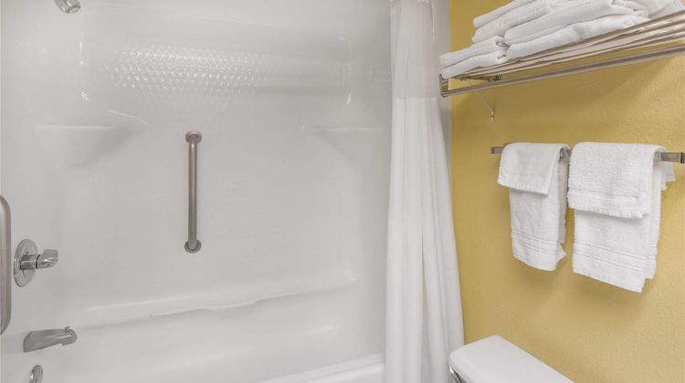 Baymont Inn & Suites, Fayetteville Room