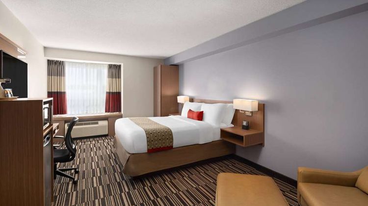 Microtel Inn & Suites Kirkland Lake Room