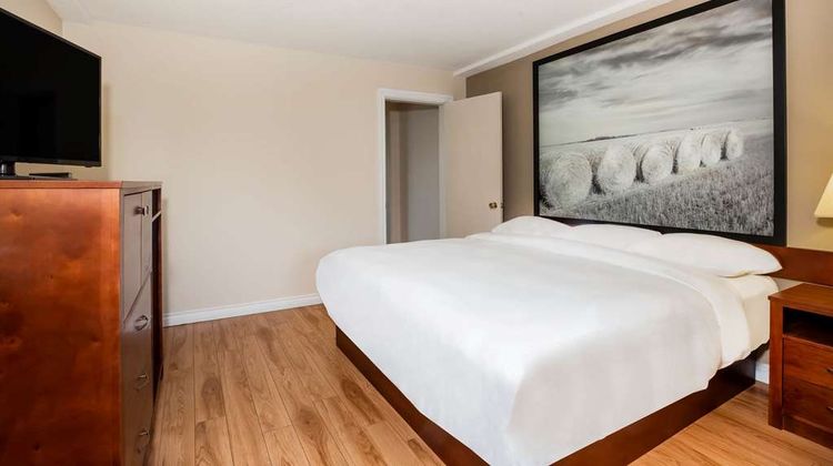 Super 8 Smoky Lake Room