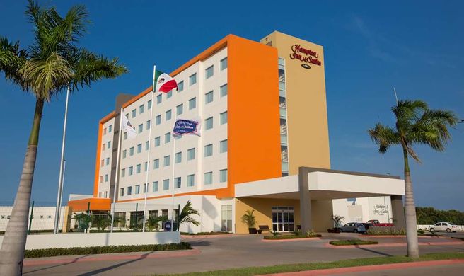Hampton Inn & Suites by Hilton Paraiso Exterior