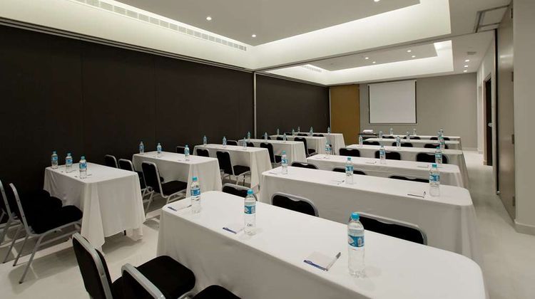 Hampton Inn & Suites by Hilton Paraiso Meeting