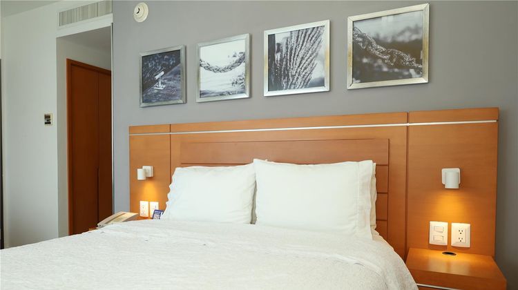 Hampton Inn & Suites by Hilton Paraiso Room