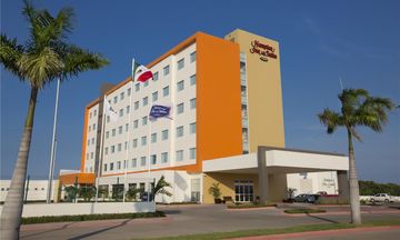 Hampton Inn & Suites by Hilton Paraiso