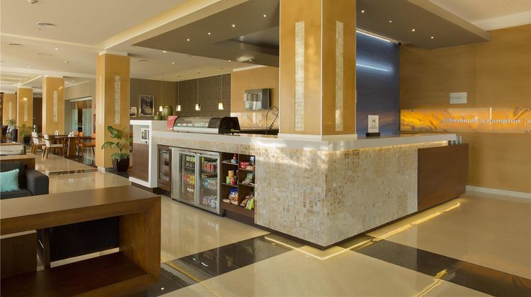 Hampton Inn & Suites by Hilton Paraiso Lobby