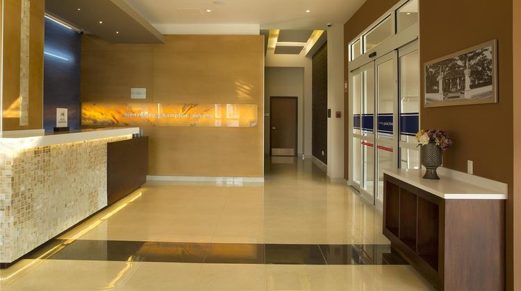 Hampton Inn & Suites by Hilton Paraiso Lobby