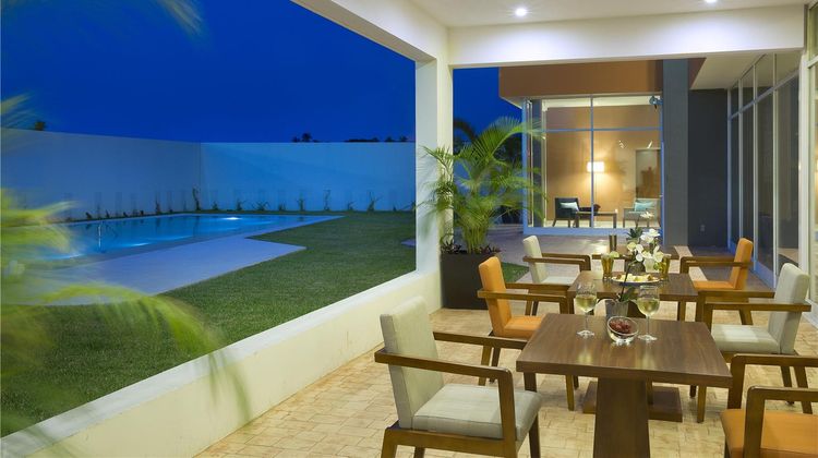 Hampton Inn & Suites by Hilton Paraiso Lobby