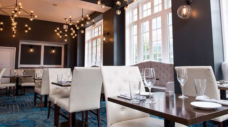 <b>Redmont Hotel Birmingham, Curio Coll Restaurant</b>. Images powered by <a href="https://iceportal.shijigroup.com/" title="IcePortal" target="_blank">IcePortal</a>.