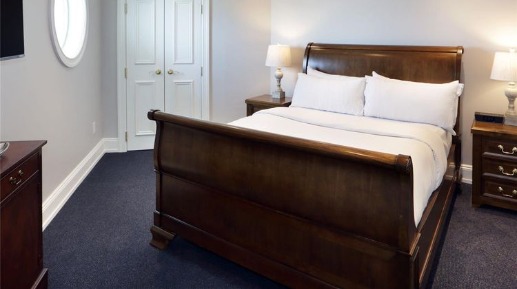 Madison Beach Hotel, Curio Collection Room