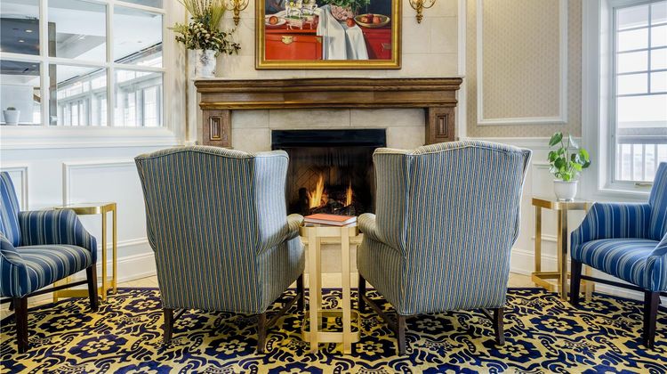 Madison Beach Hotel, Curio Collection Lobby