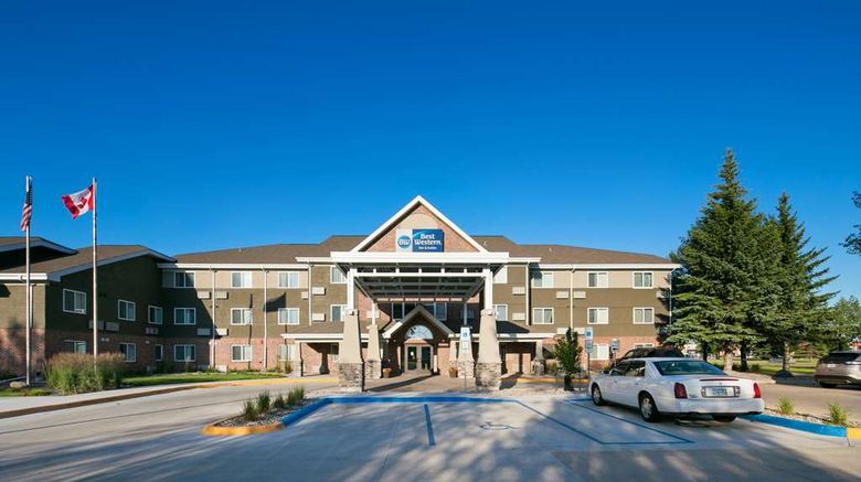 <b>Best Western Harvest Inn & Suites Exterior</b>. Images powered by <a href="https://iceportal.shijigroup.com/" title="IcePortal" target="_blank">IcePortal</a>.
