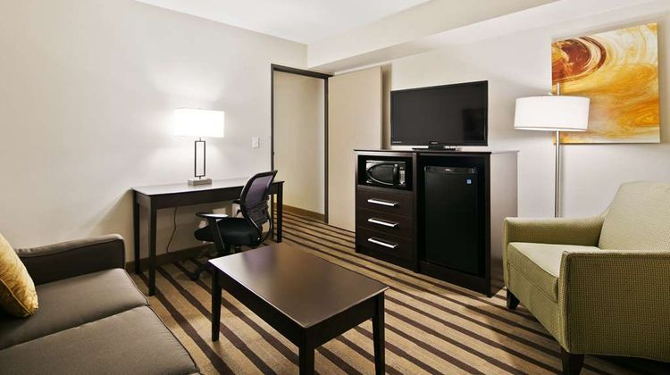 Best Western Harvest Inn & Suites Suite