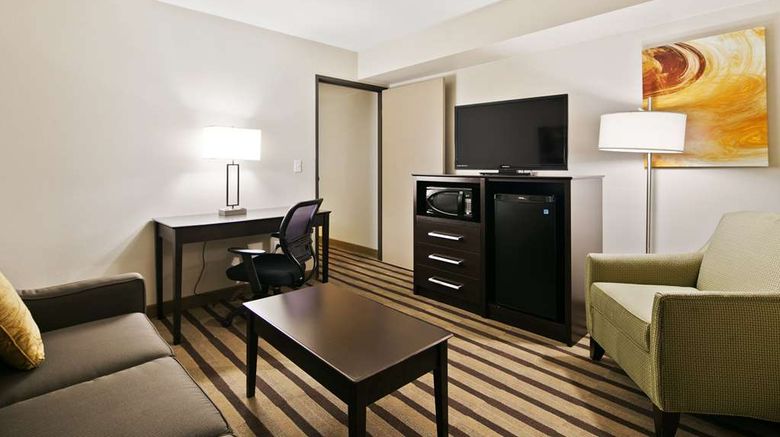 <b>Best Western Harvest Inn & Suites Suite</b>. Images powered by <a href="https://iceportal.shijigroup.com/" title="IcePortal" target="_blank">IcePortal</a>.