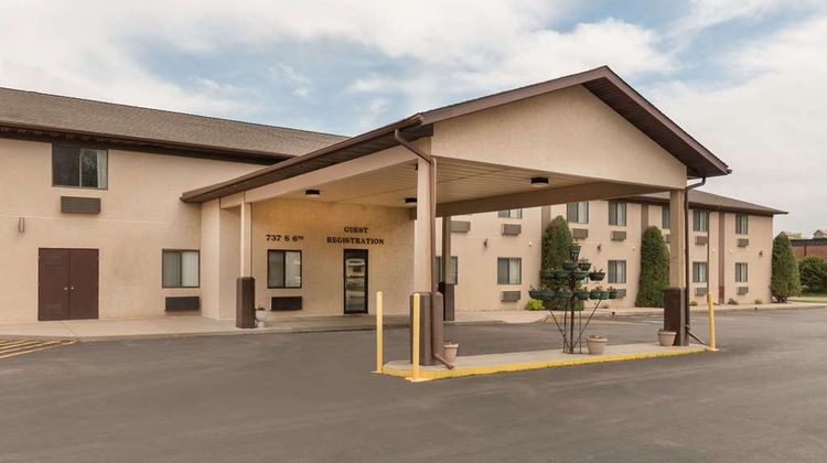 Baymont Inn & Suites Hot Springs Exterior