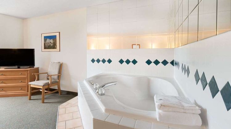 Baymont Inn & Suites Hot Springs Suite