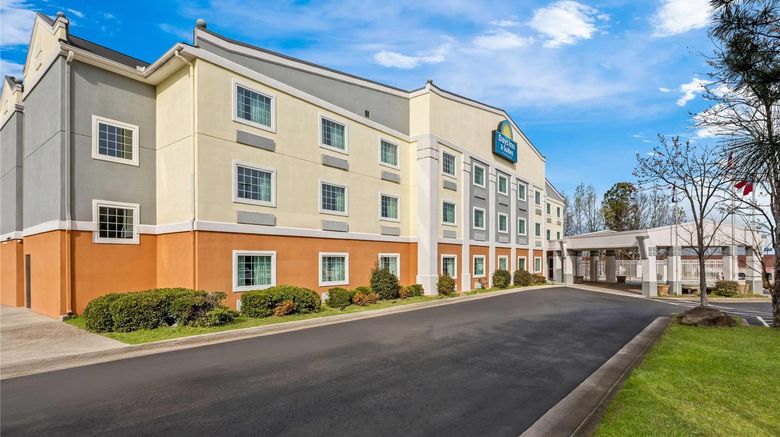 <b>Days Inn & Suites by Wyndham Union City Exterior</b>. Images powered by <a href="https://iceportal.shijigroup.com/" title="IcePortal" target="_blank">IcePortal</a>.