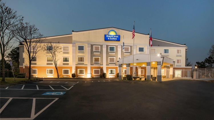 Days Inn & Suites by Wyndham Union City Exterior