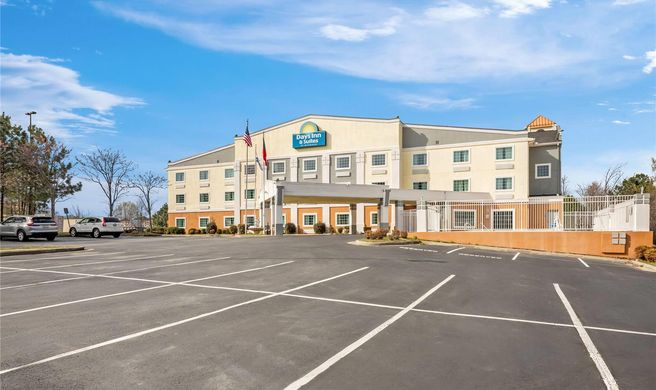 Days Inn & Suites by Wyndham Union City Exterior